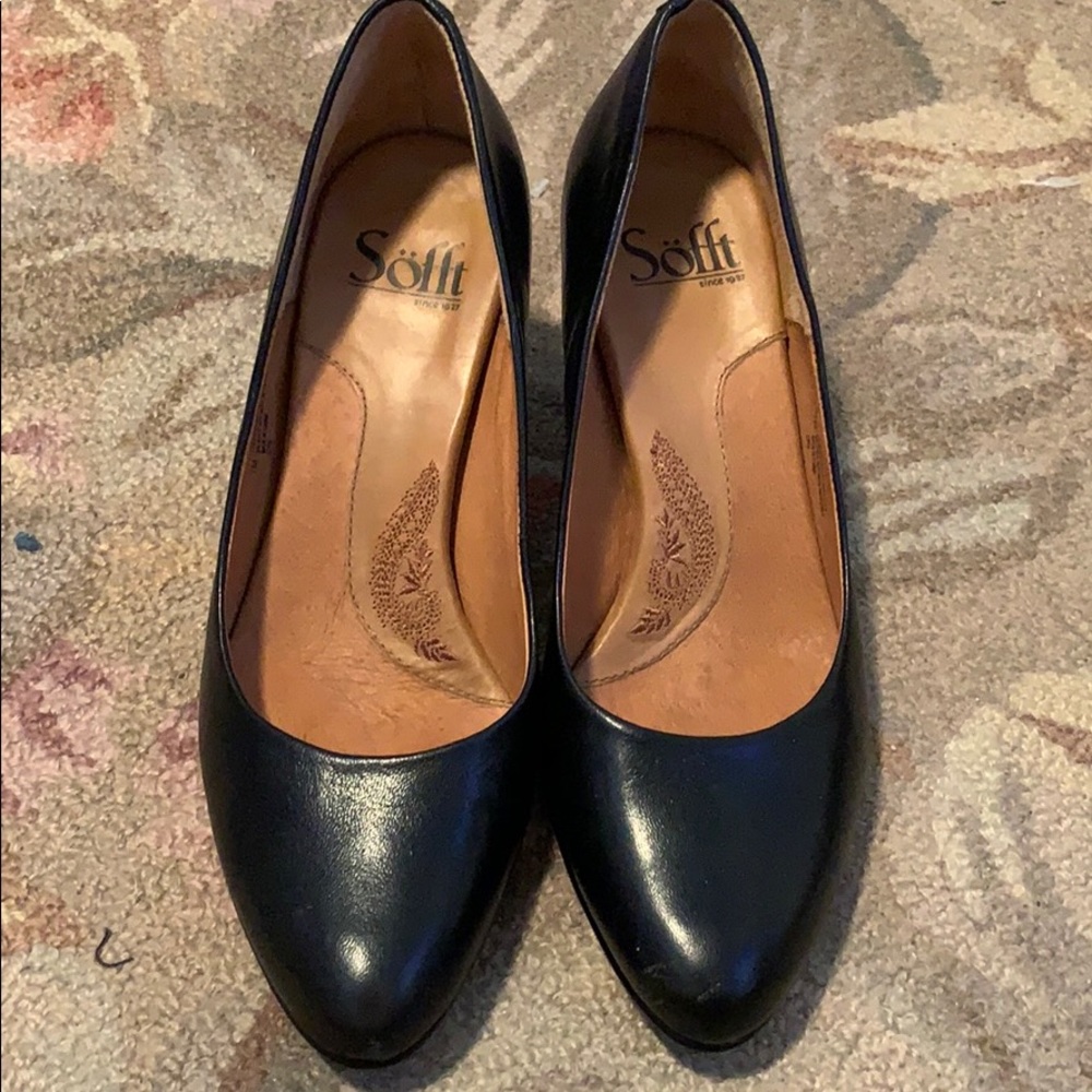 Beautiful Sofft Black Leather pumps